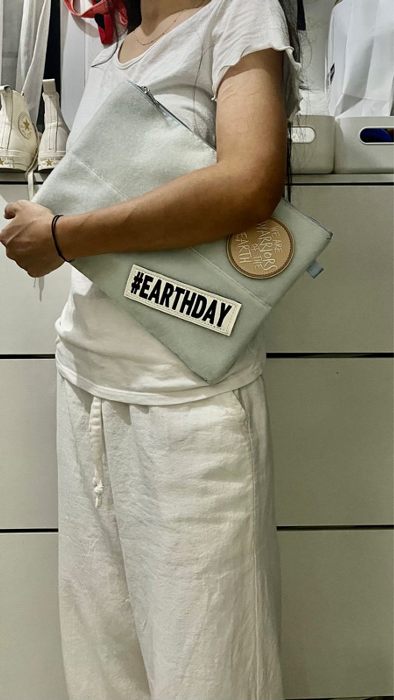clutch eartday, foto 2