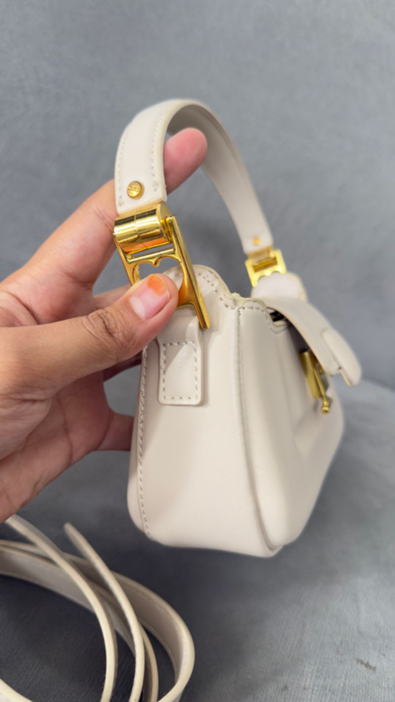 Tas Charles and Keith mini putih, foto 10