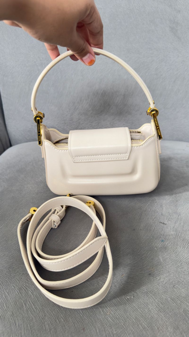 Tas Charles and Keith mini putih, foto 8
