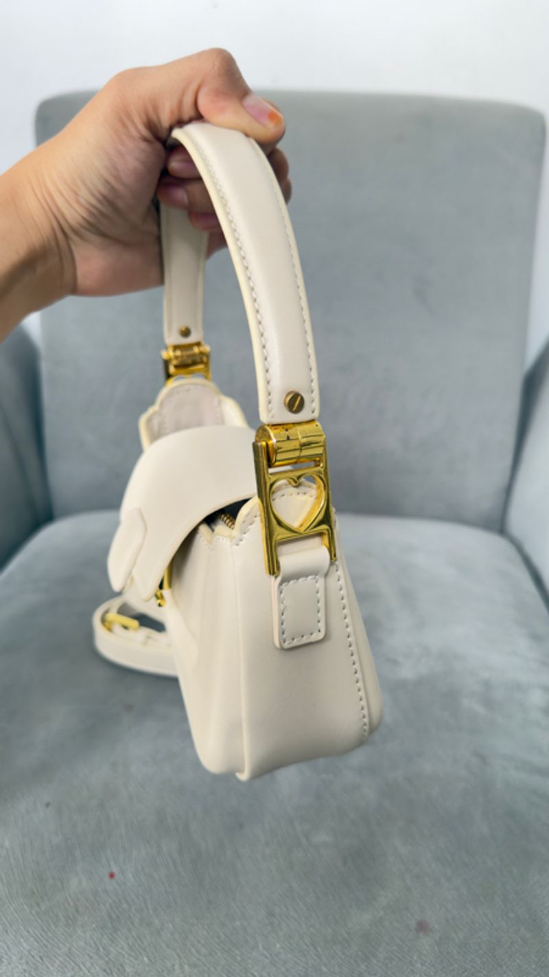 Tas Charles and Keith mini putih, foto 2