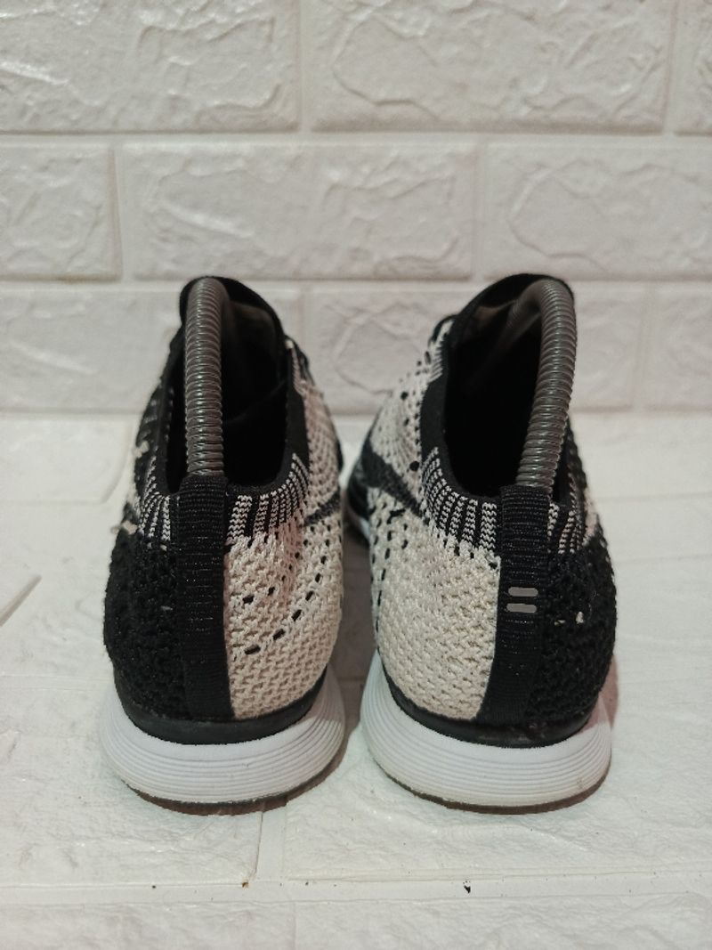Nike Flyknit Racer black white, foto 3