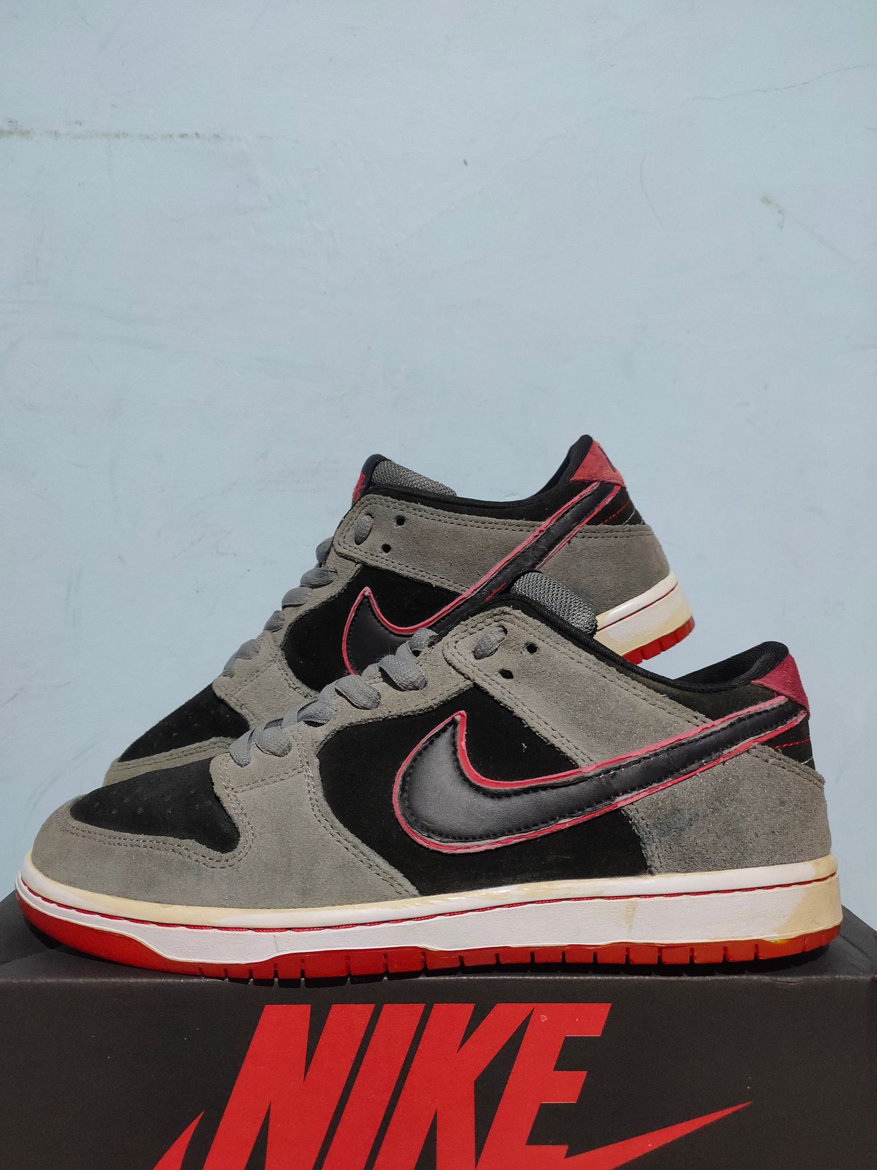 Nike Sportswear Casual Sneakers Pria white red black gray