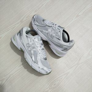 New Balance 740