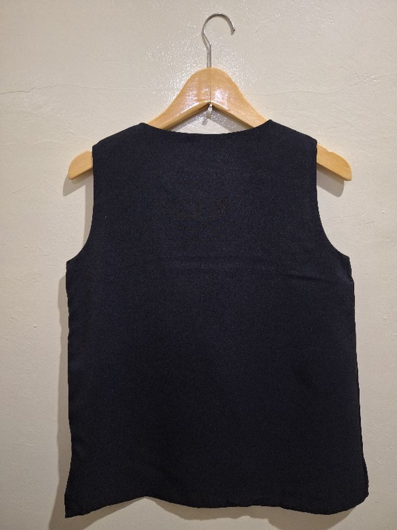 Vests hitam, foto 2