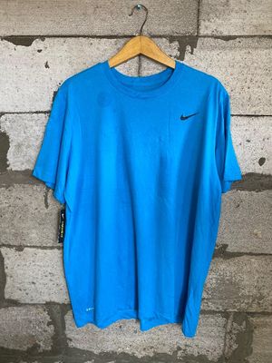 NIKE SMALL LOGO TSHIRT