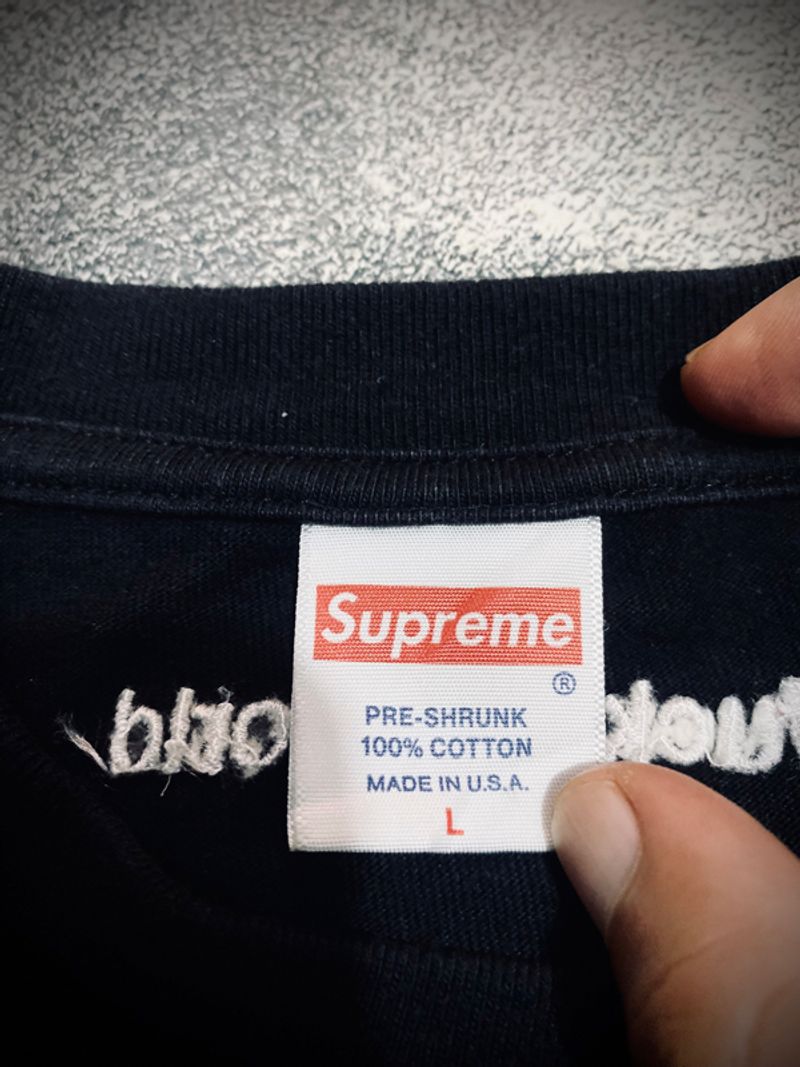 Supreme F*ck the World, foto 4