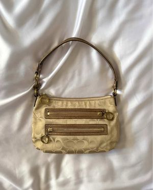 Coach poppy tan logo