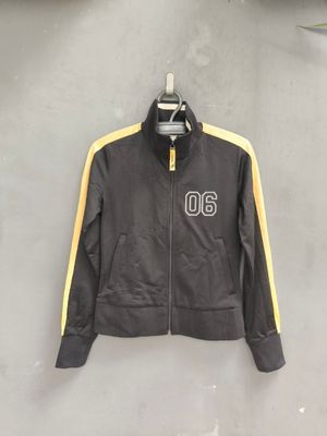 New Balance Track Top Women Jaket
Black