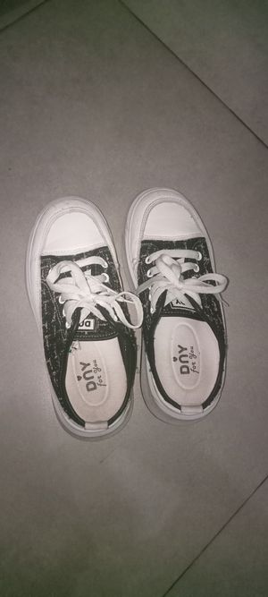 sepatu merk DNY UK 37