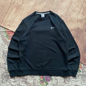 crewneck nike small logo