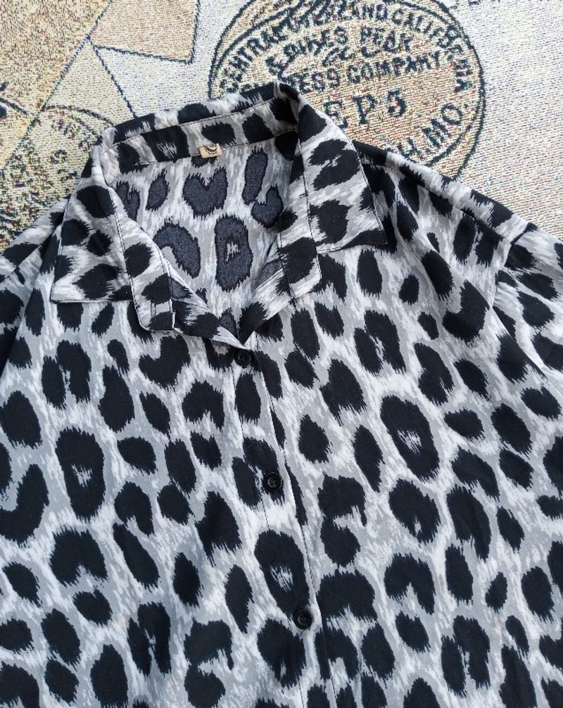 Y2k kemeja leopard, foto 2