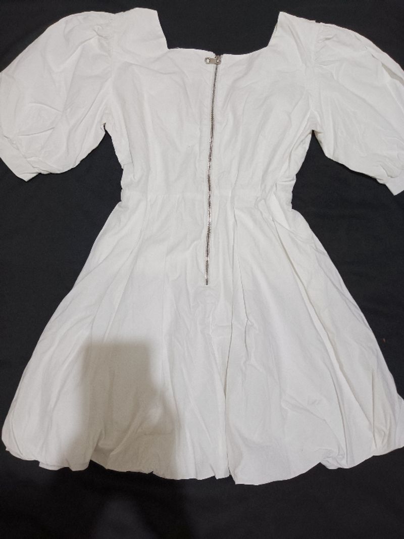 Preloved White Puff Sleeve[Baru], foto 4