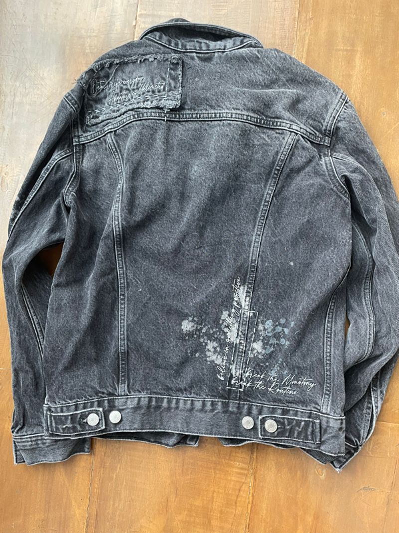 Zara Made In Turkey Graffiti Ripped Denim Jacket, foto 3