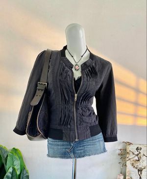 Thrift - Black 3/4 sleeve jacket with pleated detail