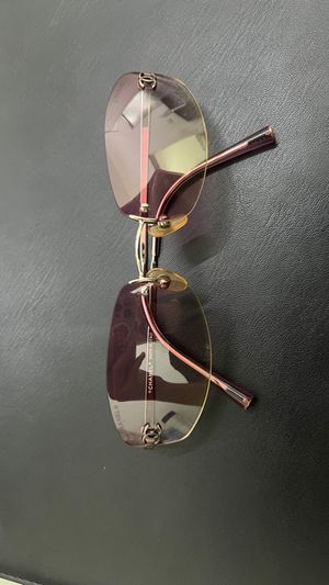 Auth Vtg Chanel 4002 sunglasses