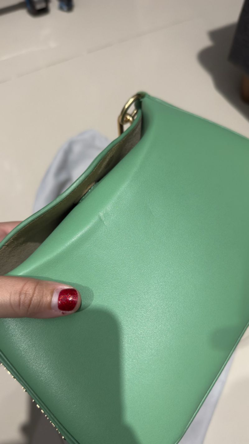 Charles & Keith, foto 2