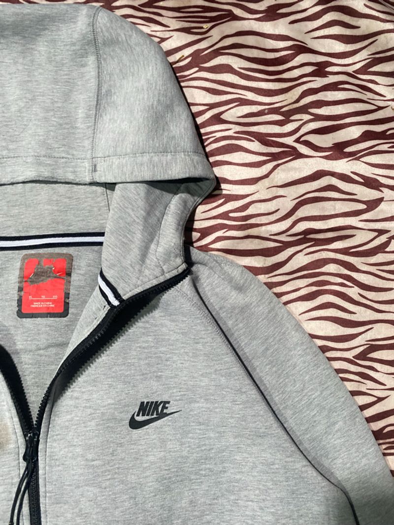 ZIPHODDIE NIKE TECH, foto 4