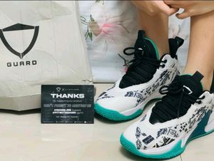 Sepatu basket