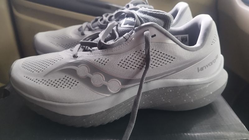 Sepatu saucony kinvara 15, foto 4