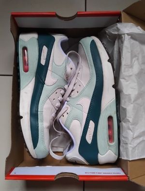 Nike Minimalist Wanita white green