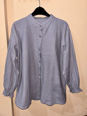 Kemeja abu-abu
