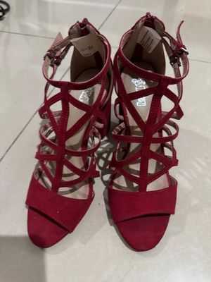 Sepatu heels pake sleting belakang
