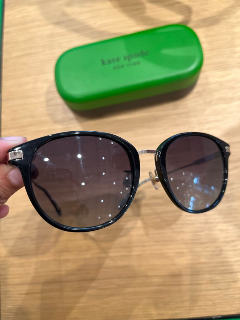 Kate Spade kacamata hitam, foto 2