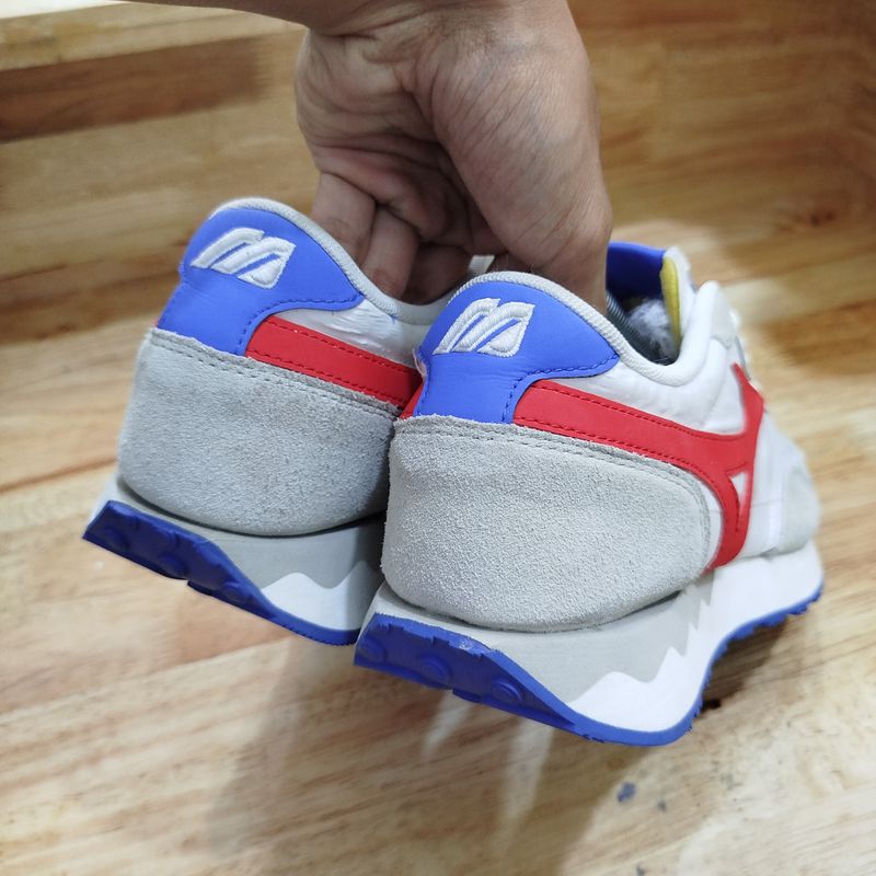 Mizuno Casual Sneakers Pria white red, foto 3