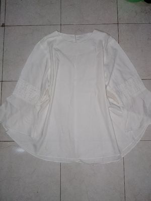 Blouse Wanita Lengan Lonceng melebar (Bell-Sleeve Blouse)