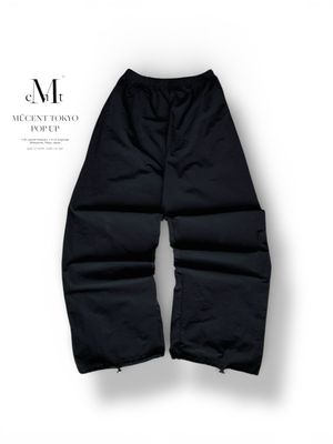 celana MÜCENT wide-leg atau celana parasut longgar berwarna