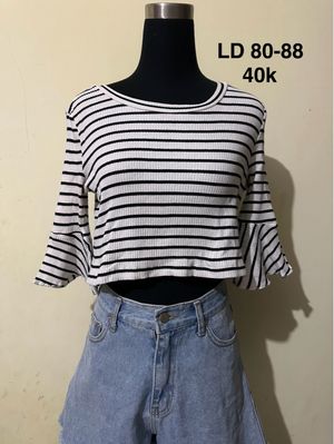 crop top wanita garis hitam putih