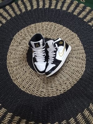 Nike Casual Sneakers Pria white black
