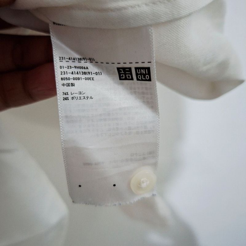 Kemeja putih Uniqlo, foto 2