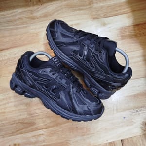 New Balance Casual Sneakers Pria black