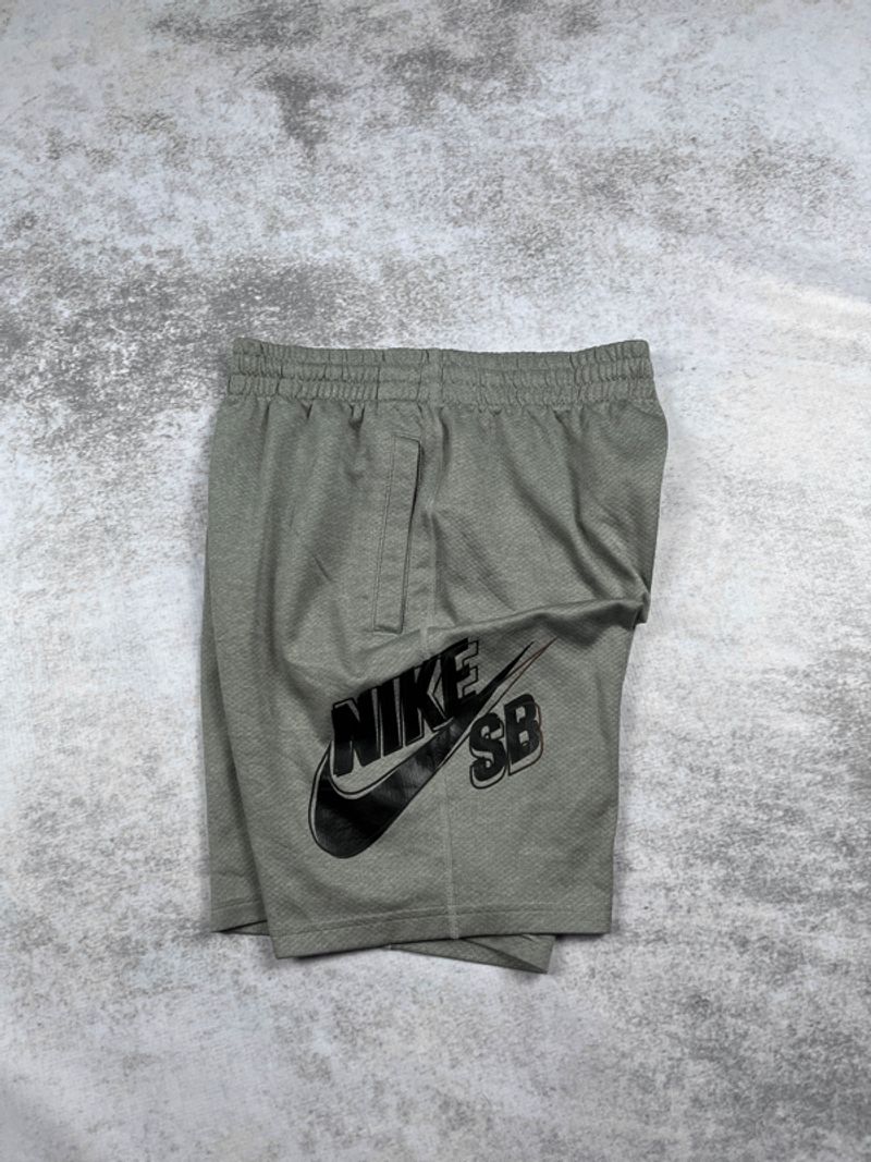 Celana Pendek Nike SB Big Logo Dry Fit, foto 2