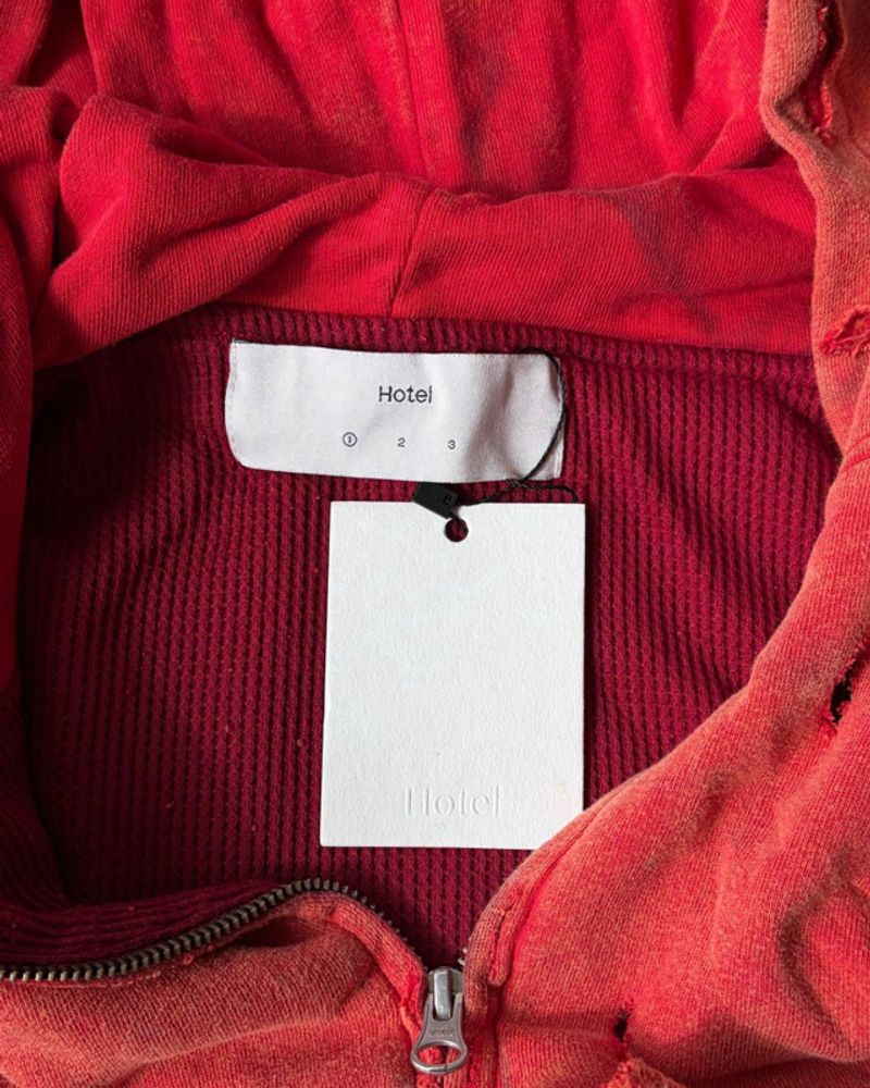 Hotel Official Washed Distressed Trashed Zip Hoodie Red, foto 4