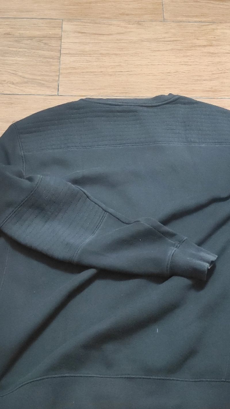 Sweatshirt / Crewneck Hitam H&M, foto 6