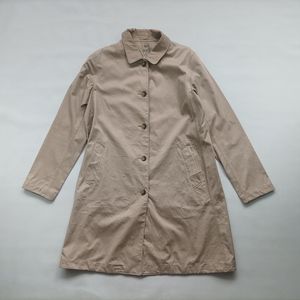 Uniqlo waterproof coat size M wanita H134