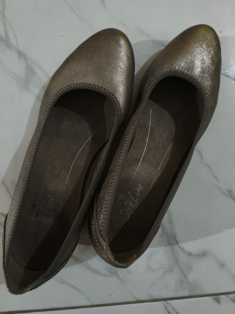 Sepatu gold heels tebal, foto 4