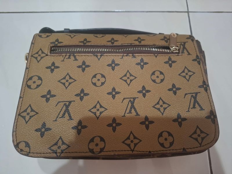 [JUAL MURAH] Tas L Metis Monogram Reverse - Preloved, foto 2