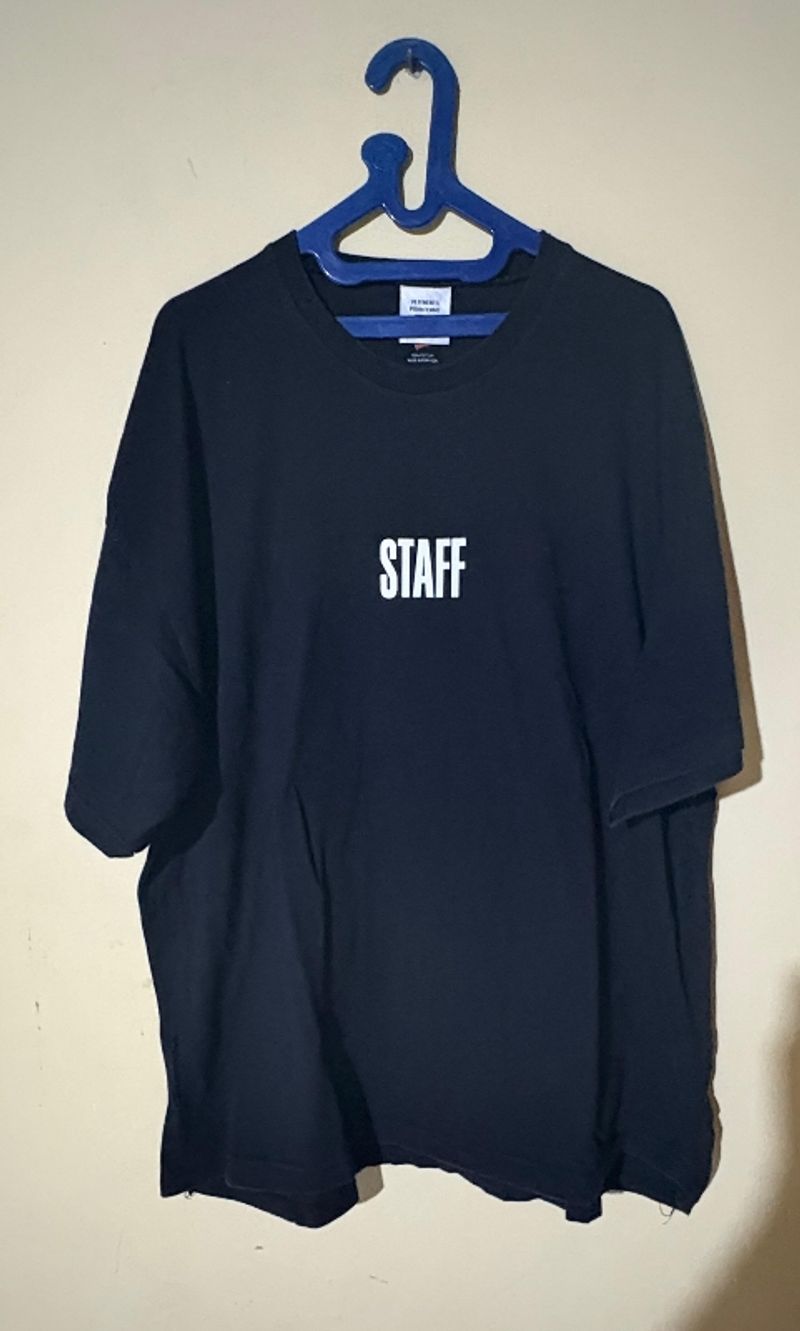 VETEMENTS X HANES STAFF TEE - Preloved
