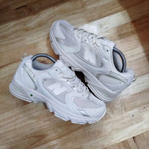 New Balance Casual Sneakers Wanita cream