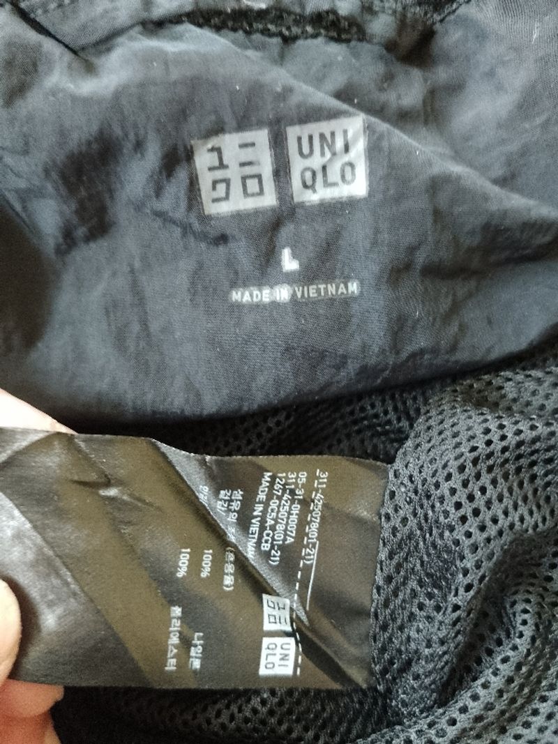 Uniqlo Parasut Windbreaker Halfzip Hitam Second, foto 7