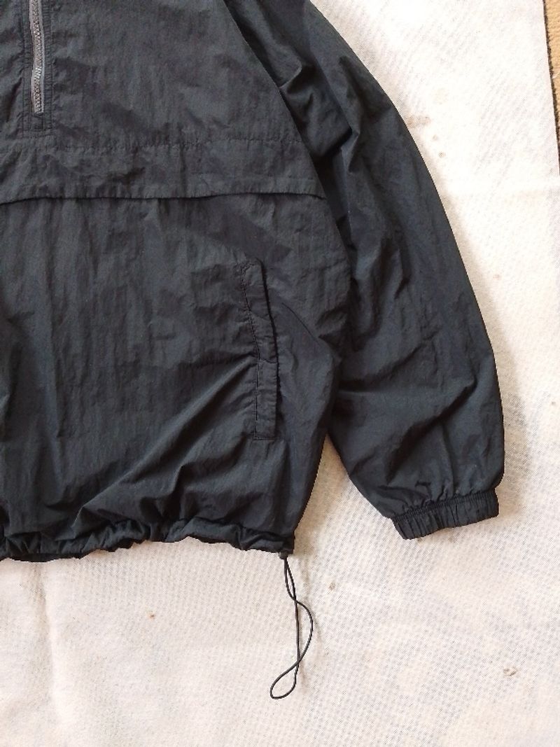 Uniqlo Parasut Windbreaker Halfzip Hitam Second, foto 3
