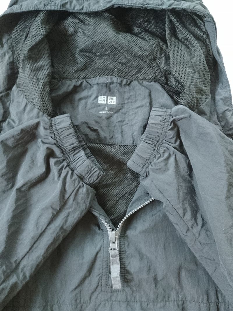 Uniqlo Parasut Windbreaker Halfzip Hitam Second, foto 6