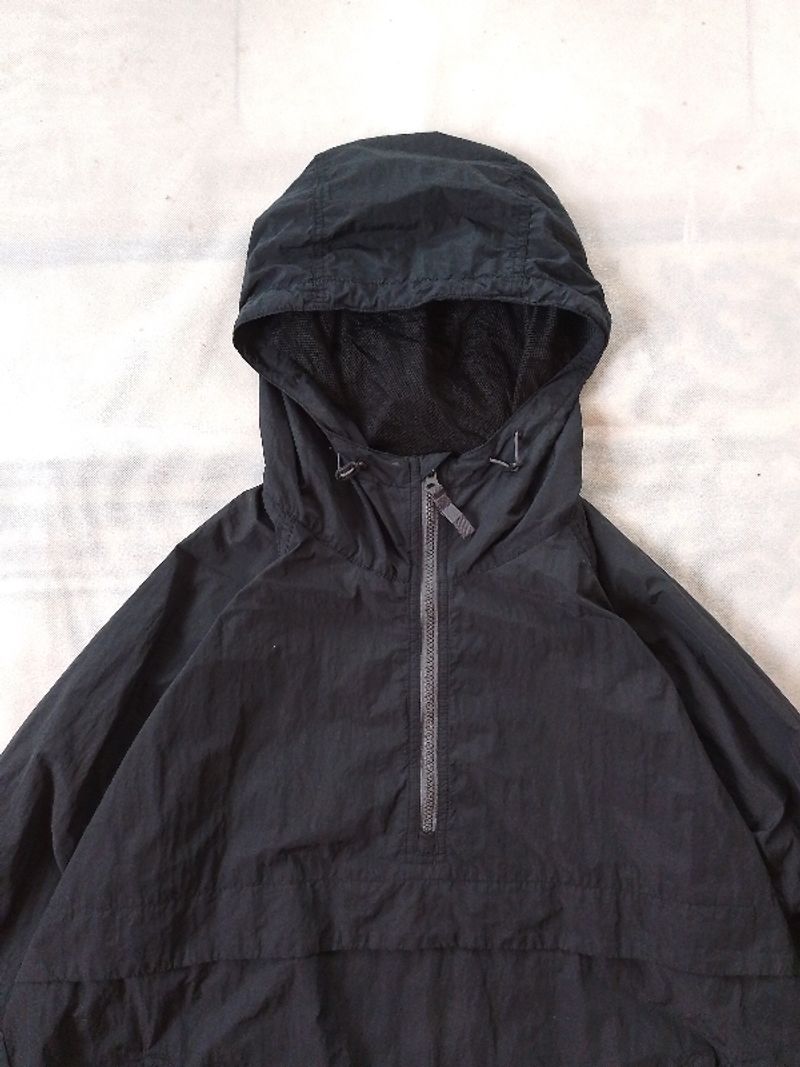 Uniqlo Parasut Windbreaker Halfzip Hitam Second, foto 2