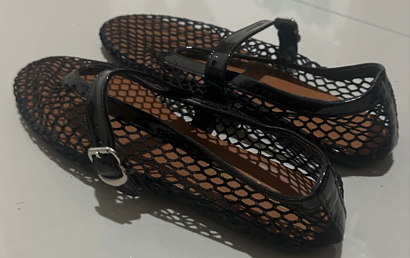 Sepatu Jaring Hitam, foto 5