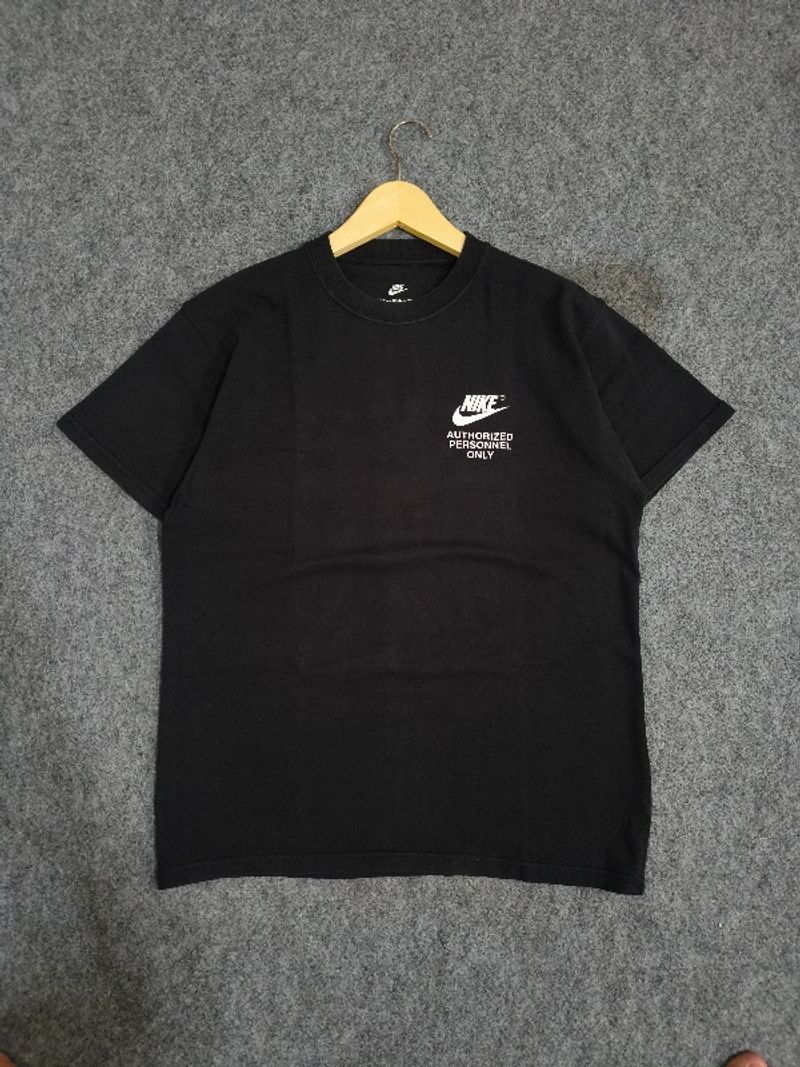 Tshirt nike authorized personnel only, foto 3
