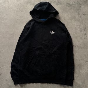 Adidas Trefoil Essentials in black with small embroidered Tr