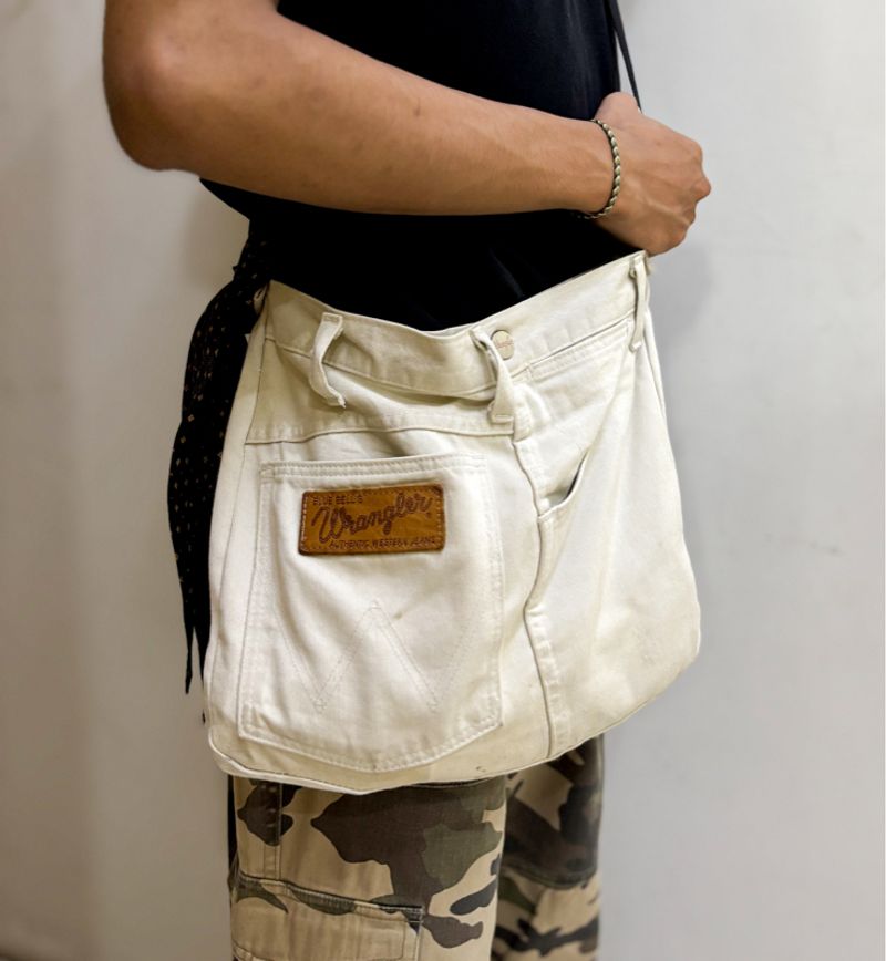 Tas sling bag custom dari celana wrangler, foto 2